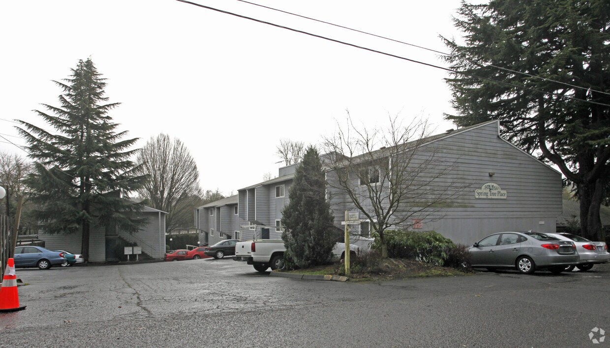 The Woods 2720 2722 Spring Garden S Portland, OR Apartments for