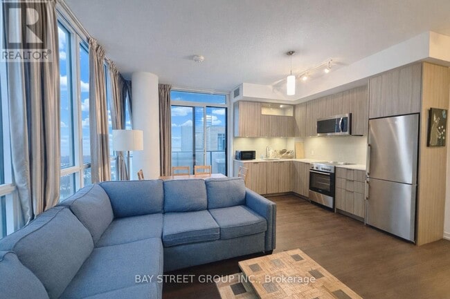 Photo du bâtiment - 50 Forest Manor Rd