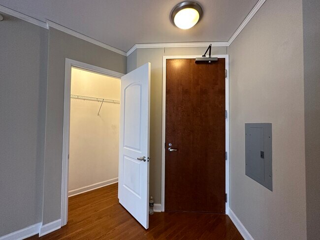 Foto del edificio - 420 E Waterside Dr