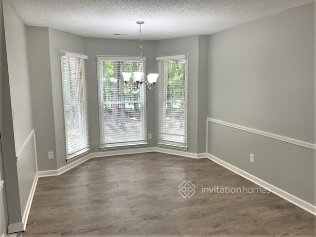 Building Photo - 330 Brooke Wood Dr