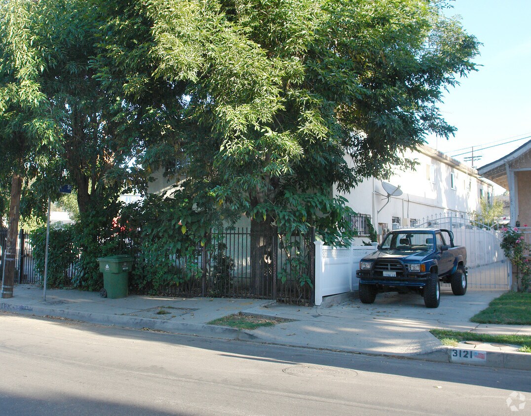 Building Photo - 3125 London St