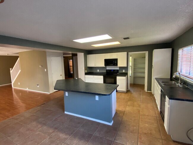 Foto del edificio - 12001 Rosedown Ln