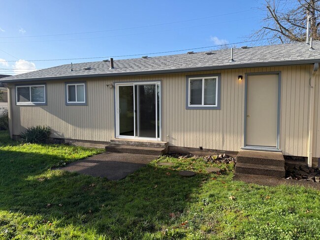 Foto del edificio - Nice single level 2 bedroom 1 bath house in Springfield!