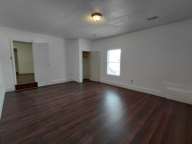 Building Photo - Home in Rolla