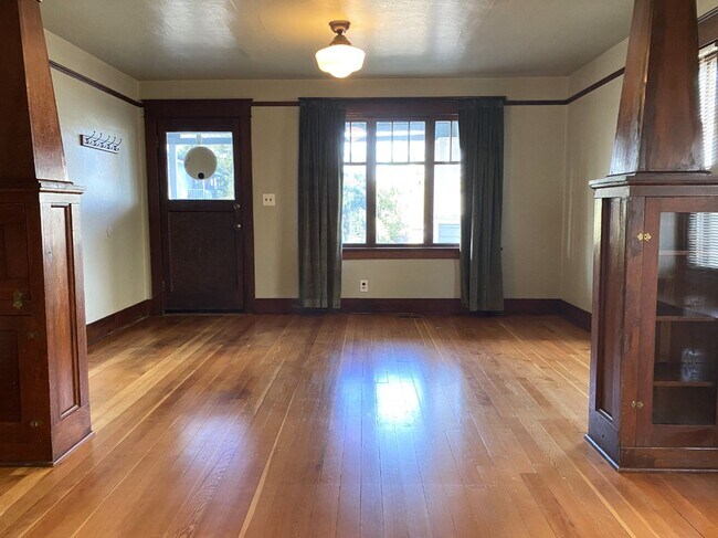 Foto del edificio - Delightful Craftsman Bungalow