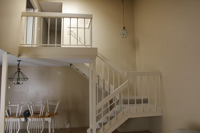 Building Photo - 3882 Radcliffe Ln