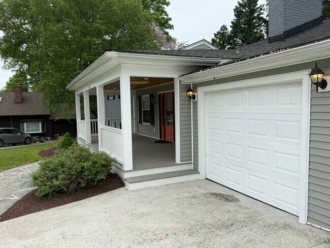 Foto del edificio - 1621 Oaklawn Ct