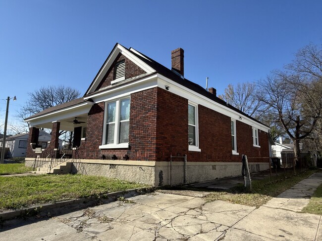 Foto del edificio - 1371 Ridgeway St