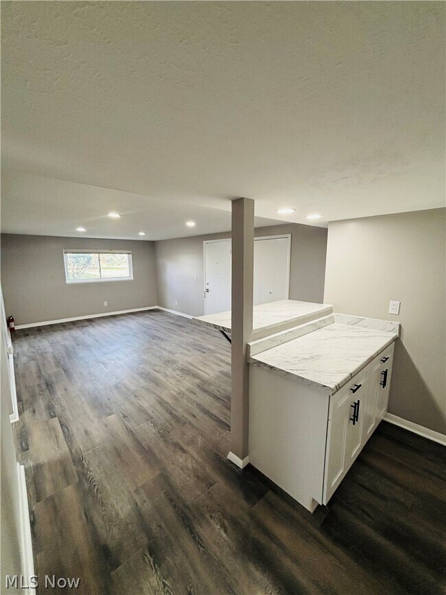 Building Photo - 21045 Southbend Cir