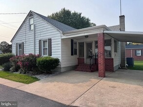 Building Photo - 112 Station Ln