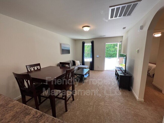 Foto del edificio - 1202 W Meadowview Rd