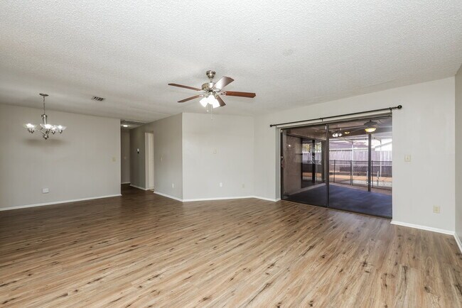 Foto del edificio - 3610 Fairway Forest Dr