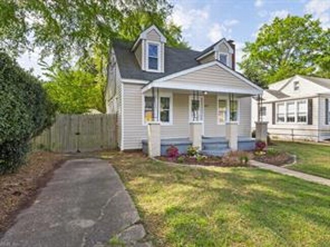 Foto del edificio - Check out this beautiful Cape Cod in the heart of Bayview!