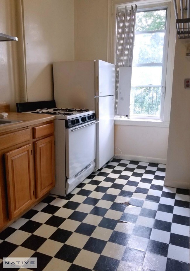 Building Photo - 344 21st St