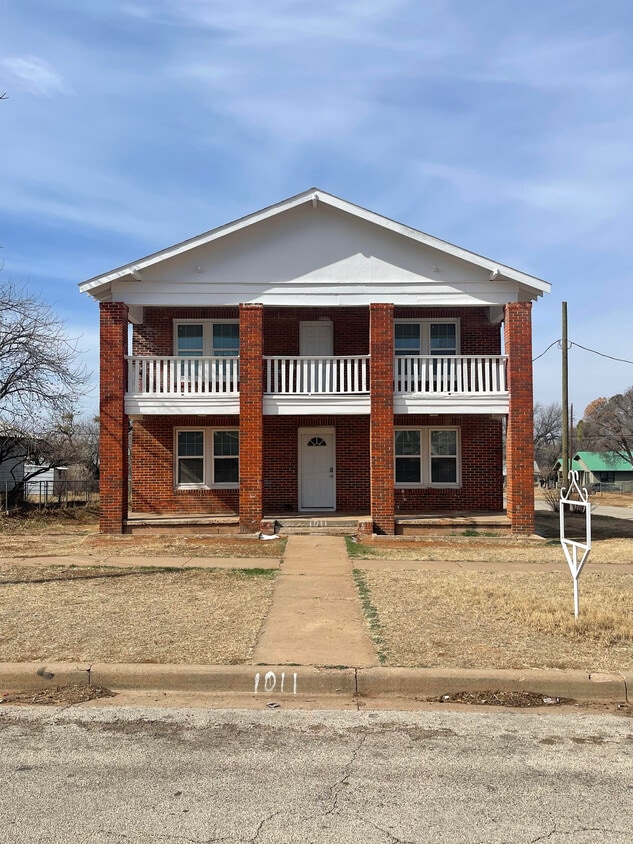 1011 Locust St Unit 1, Sweetwater, TX 79556 Apartments 1011 Locust St