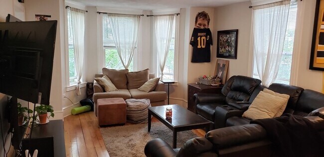 Building Photo - 100 Flint St