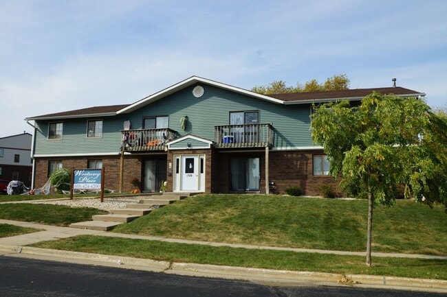 Building Photo - Spacious Stoughton two-bedroom apartment homes plus den