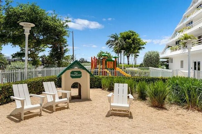 Foto del edificio - 555 NE 34th St