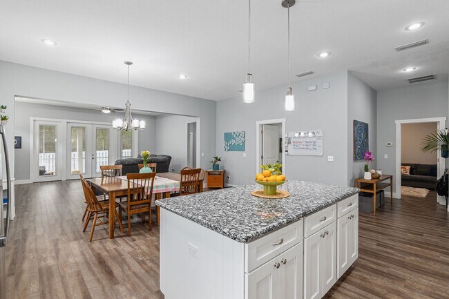 Foto del edificio - Stunning South Pointe 4/3 Home with Solar ...