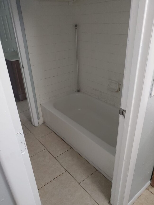 Building Photo - 2584-2586 Chestnut Woods Dr