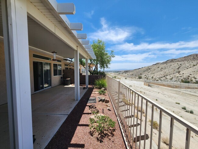 Building Photo - SINGLE STORY TOWNHOME-JUST REMODELED