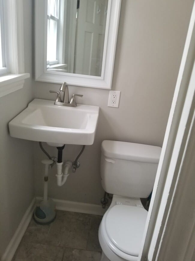 Building Photo - Cleveland Heights 4-Bed, 2.5-Bath - Availa...