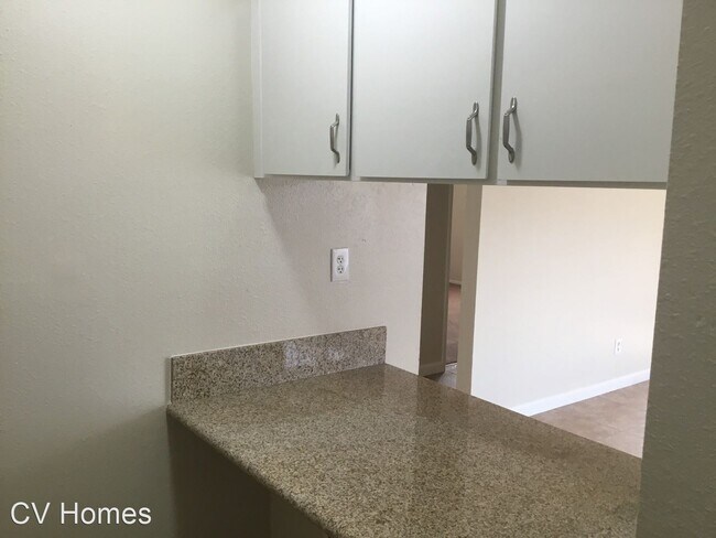 Building Photo - 2 br, 1 bath Apartment - 4778 E. Hoxie Ave.