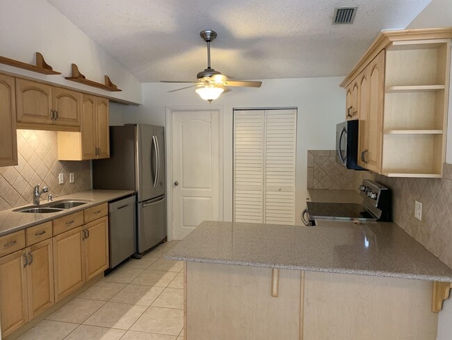 Foto del edificio - 4063 SE Jacaranda St