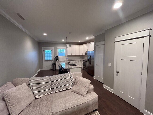 Building Photo - 2 br, 2.5 bath House - 1019 N Maple St. Un...