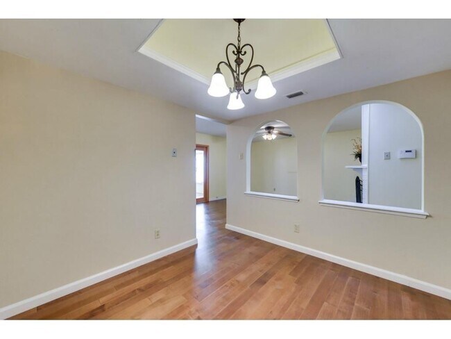 Building Photo - 1444 Harvest Glen Dr