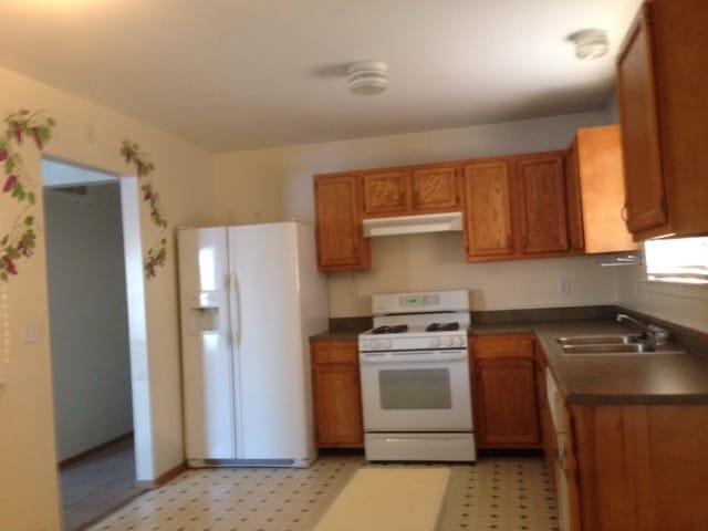 Building Photo - 16024 Hauss Ave