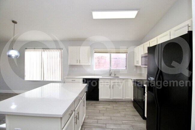 Building Photo - 208 W Jasper Dr