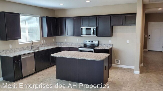Building Photo - 4 br, 2 bath House - 18895 W MADISON ST