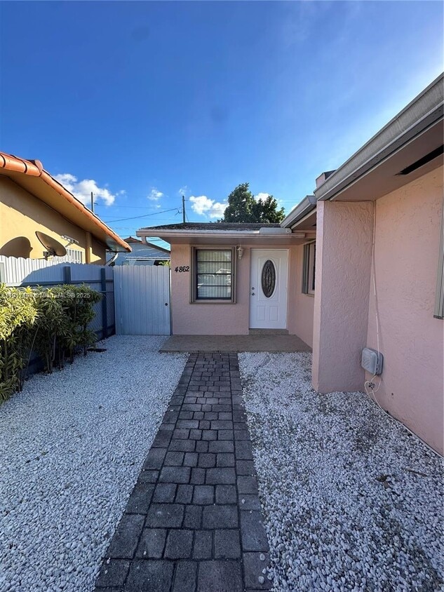 Foto principal - 4862 NW 4th Terrace