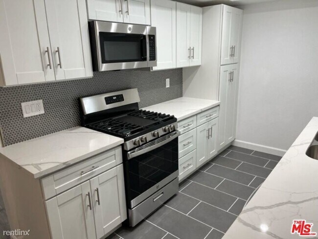 Building Photo - 2 br, 2.5 bath House - 3772 Via Dolce