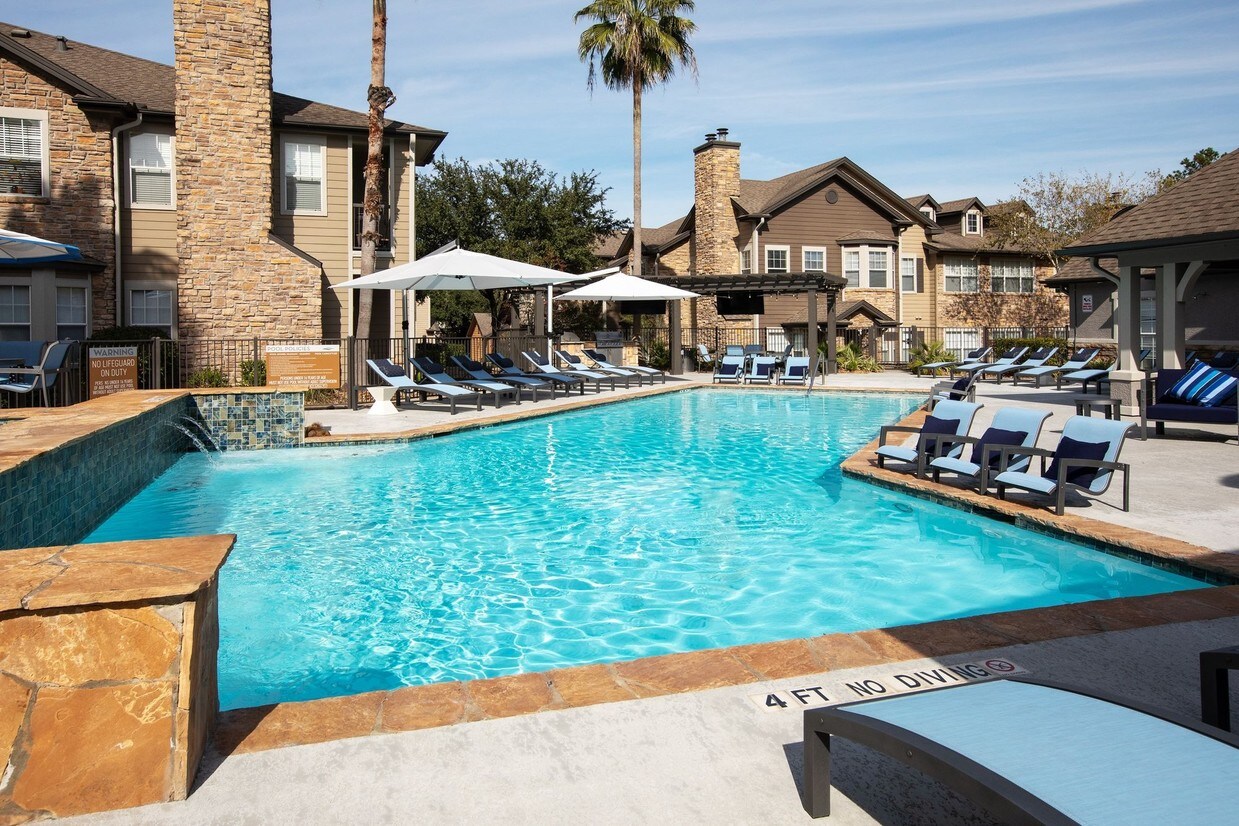 Artisan at Lake Wyndemere Apartments The Woodlands, TX