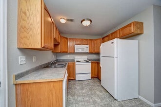 Building Photo - 3380 Saratoga St