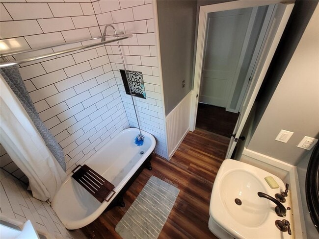 Building Photo - 206 W 55th 1/2 St