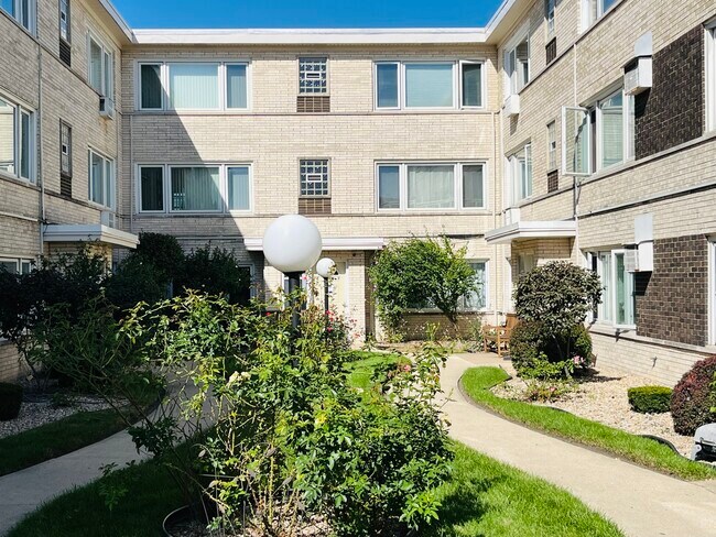 Building Photo - 5850 W 55th St