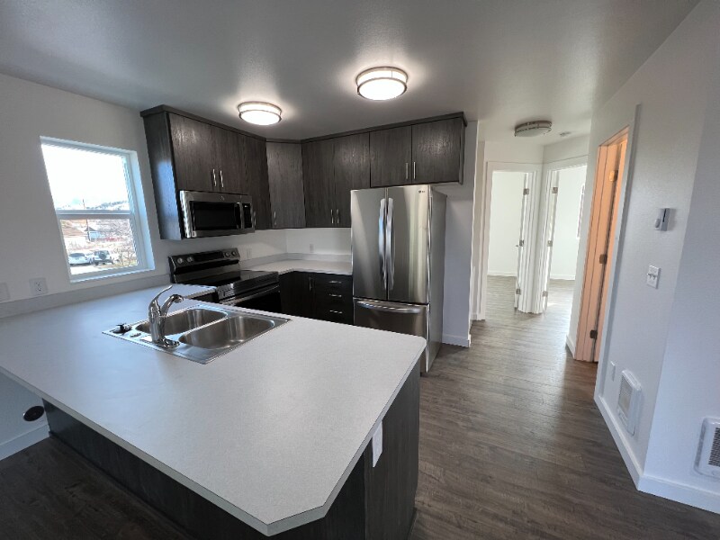 Primary Photo - 401 Eighth Ave W