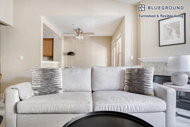 Building Photo - 1560 Vista Club Cir