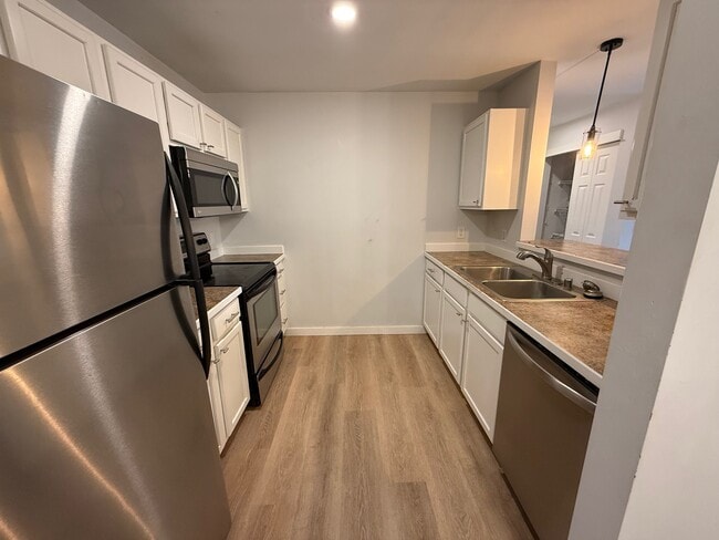 Building Photo - 4673 1- C