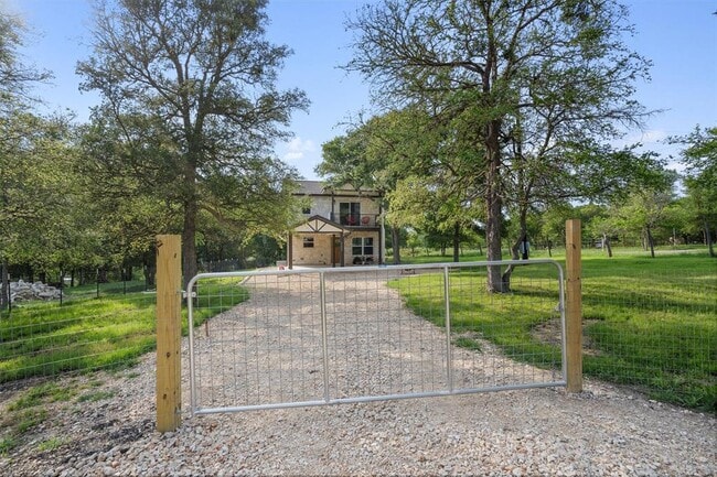 Foto del edificio - 21007 Coleman Branch Creek Rd