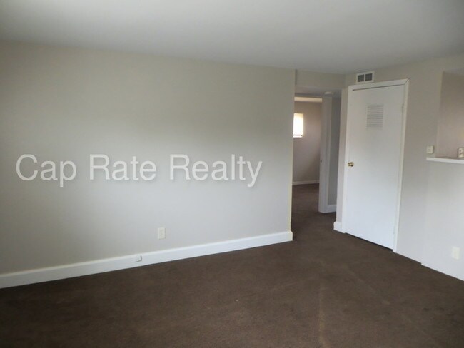 Building Photo - 3632 Cushing C OPEN Sun 12/2 2-4 PM