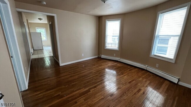 Building Photo - 100 S 7th St