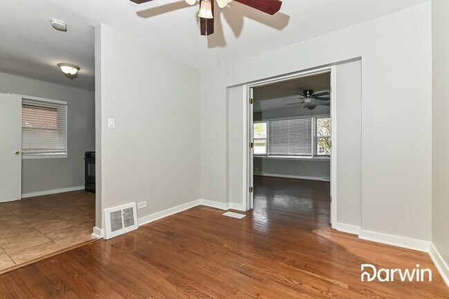 Building Photo - 7252 S ALBANY, Chicago, IL 60629