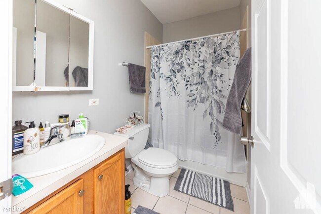 Foto del edificio - 1 br, 1 bath Condo - 3906 W Belmont Ave