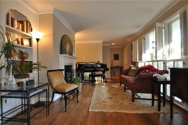 Foto del edificio - 1846 Fernwood Rd NW