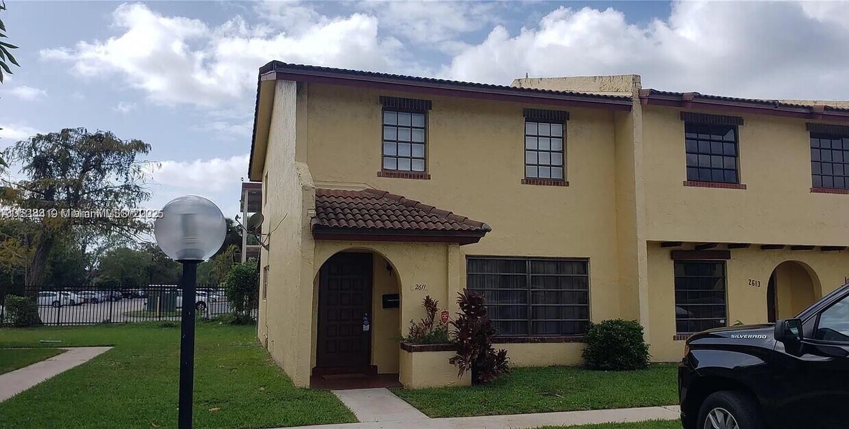 Foto principal - 2611 NW 47th Ln