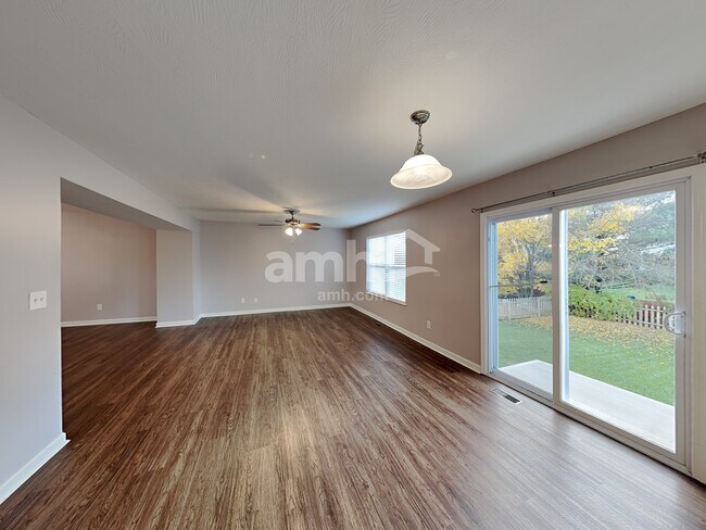 Foto del edificio - 5499 Lehman Meadows Drive